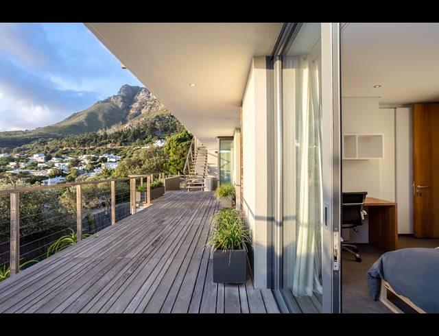 4 BEDROOM HOUSE FOR SALE IN LLANDUDNO